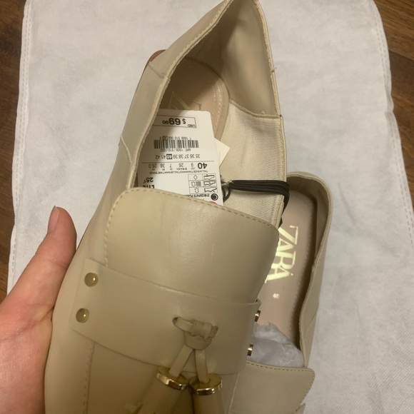 Zara TASSELED SOFT LEATHER LOAFERS - Picture 4 of 6